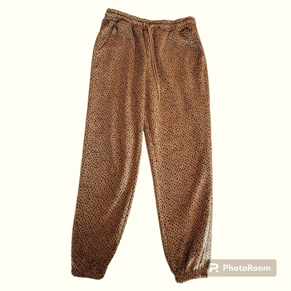 Fabletics Leopard Print Joggers NWOT Size Large - Picture 1 of 7